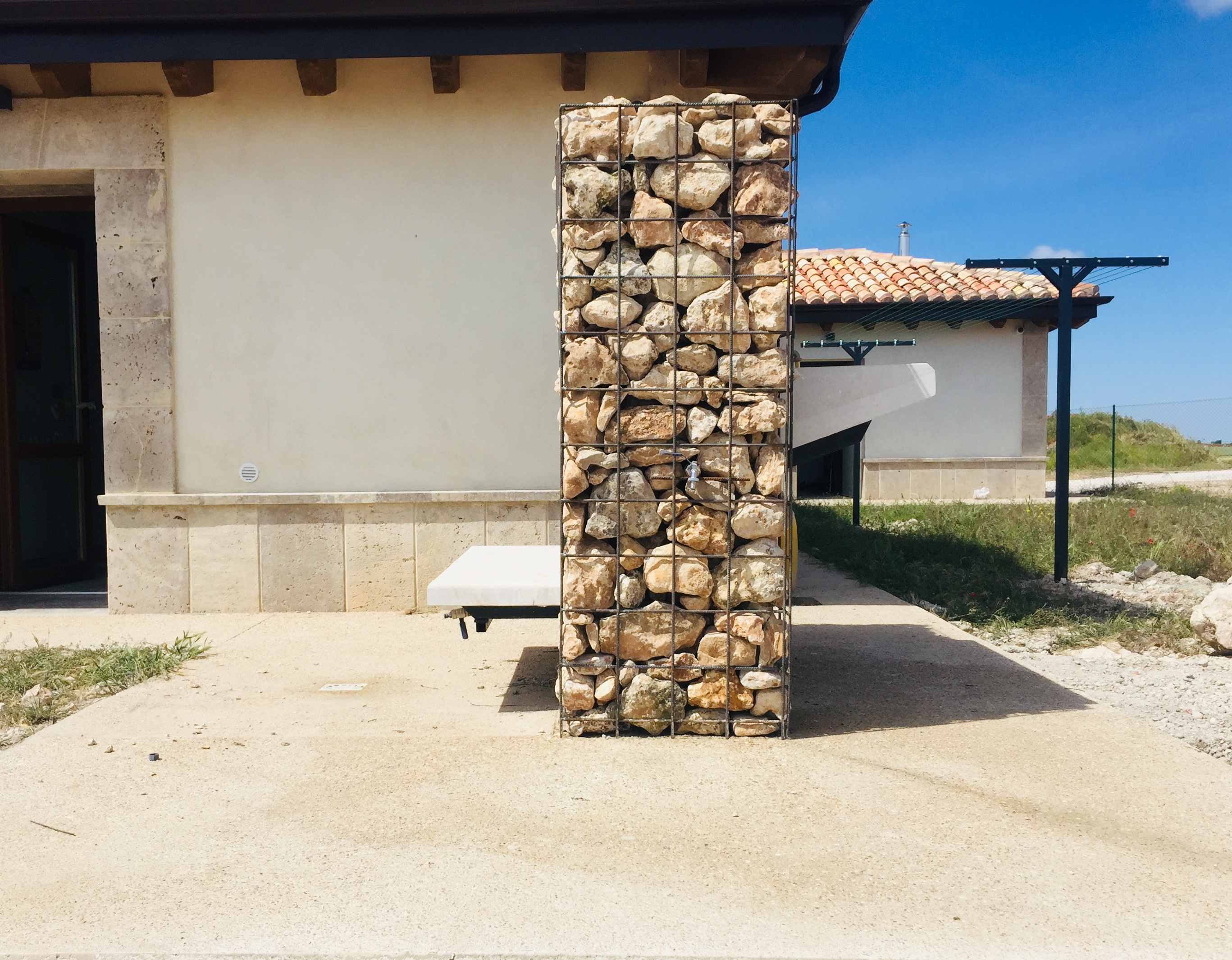 Fuente y lavadero del albergue