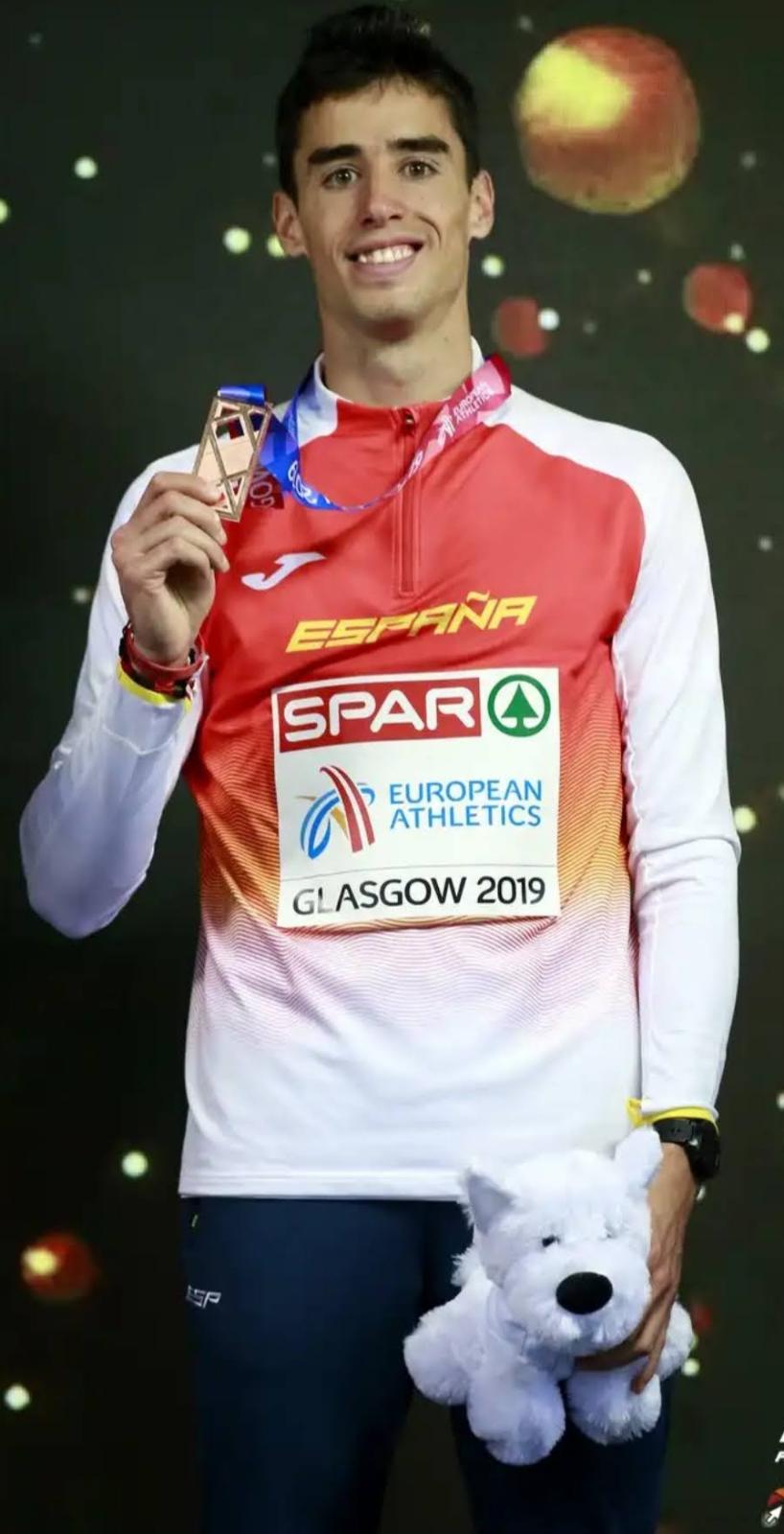 Con una de sus medallas